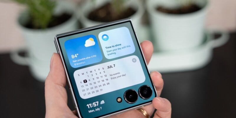 The one feature that keeps me from recommending flip phones | Hashe Computer Solutions (Pvt) Ltd.