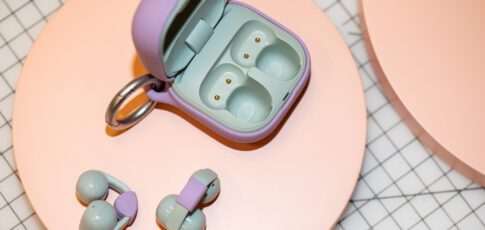 Tech News 7 sony s first clip earbuds don t