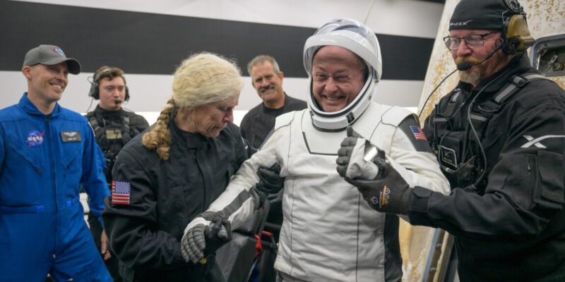 NASA’s first medical evacuation from space ends with on-target splashdown 2 nasa s first medical evacuation from space