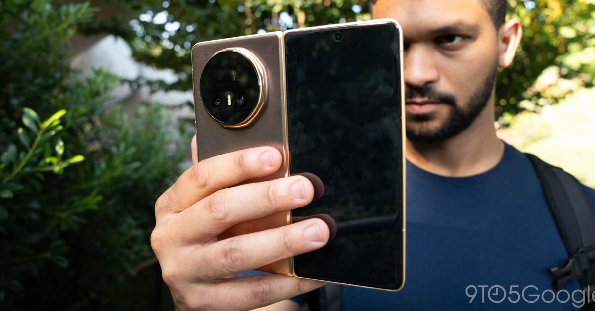 everyone wants to copy the iphone fold