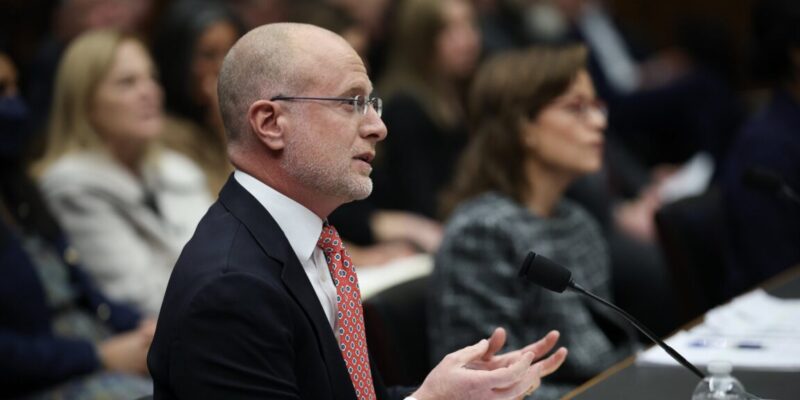 FCC aims to ensure "only living and lawful Americans" get Lifeline benefits 9 fcc aims to ensure only living and