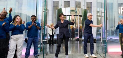 Tech News 5 here s how much tim cook and