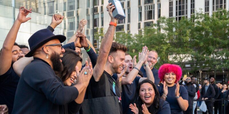 Apple reveals it has 2.5 billion active devices around the world 13 apple reveals it has 2 5 billion