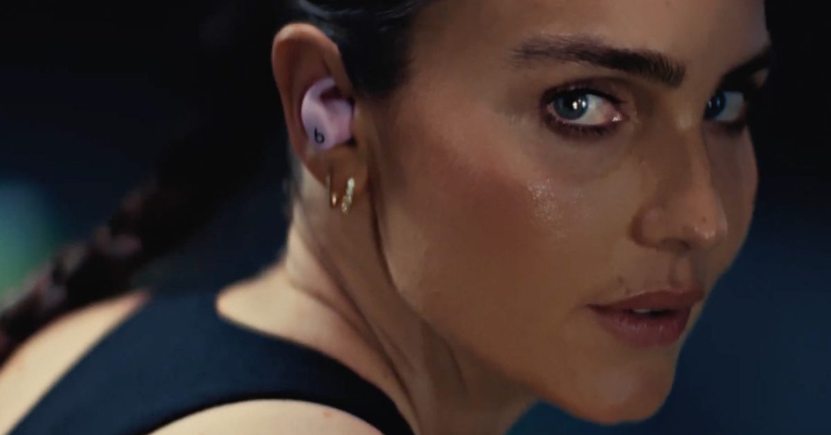 kirsty godso stars in new powerbeats fit