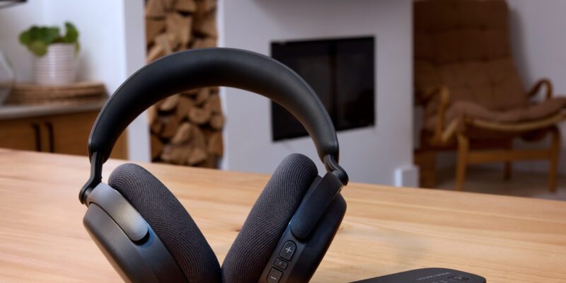 Everyone can hear your TV in their headphones using this transmitter 11 everyone can hear your tv in their