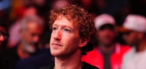 mark zuckerberg texted elon musk to offer