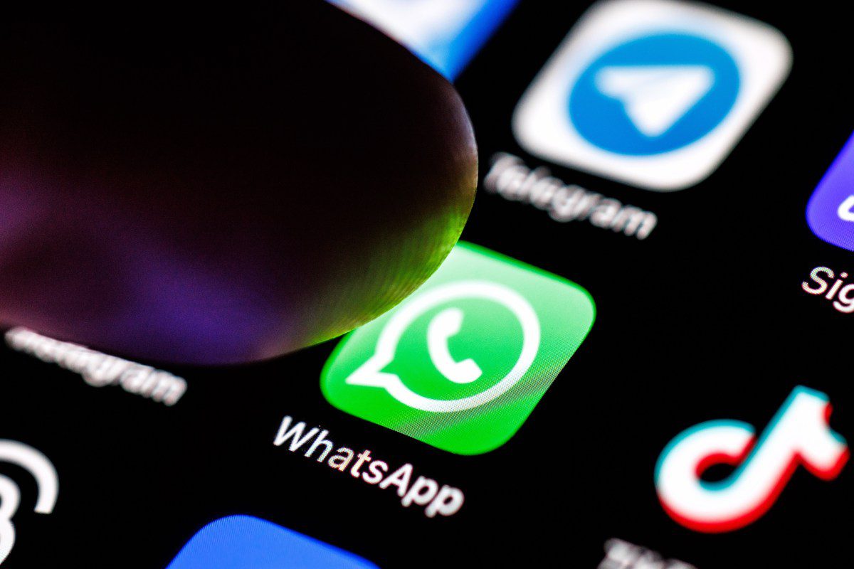 whatsapp can now draft ai-generated responses based
