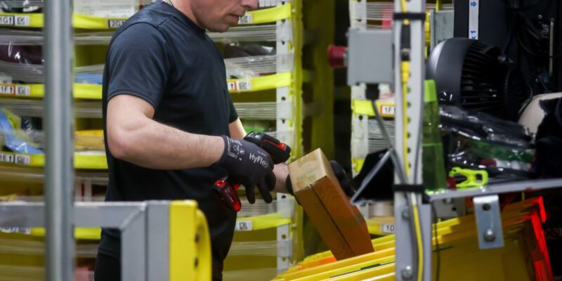 An Amazon warehouse worker died on the job at Oregon facility 19 an amazon warehouse worker died on the