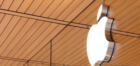 apple accused of discriminating against unionized towson