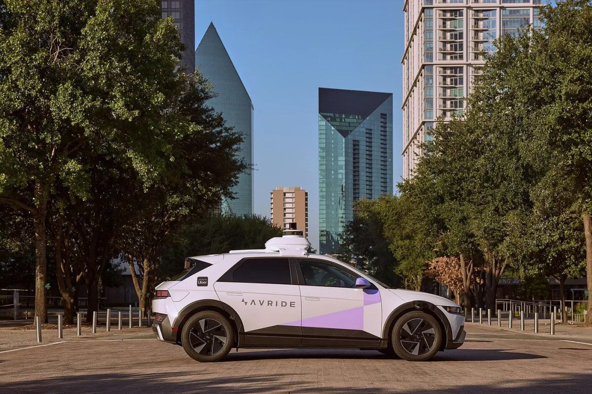 A self-driving car in Texas hit and killed a mother duck, sparking neighborhood outrage 2 a self-driving car in texas hit and