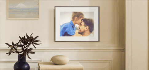aura s impressive e-ink photo frame doesn
