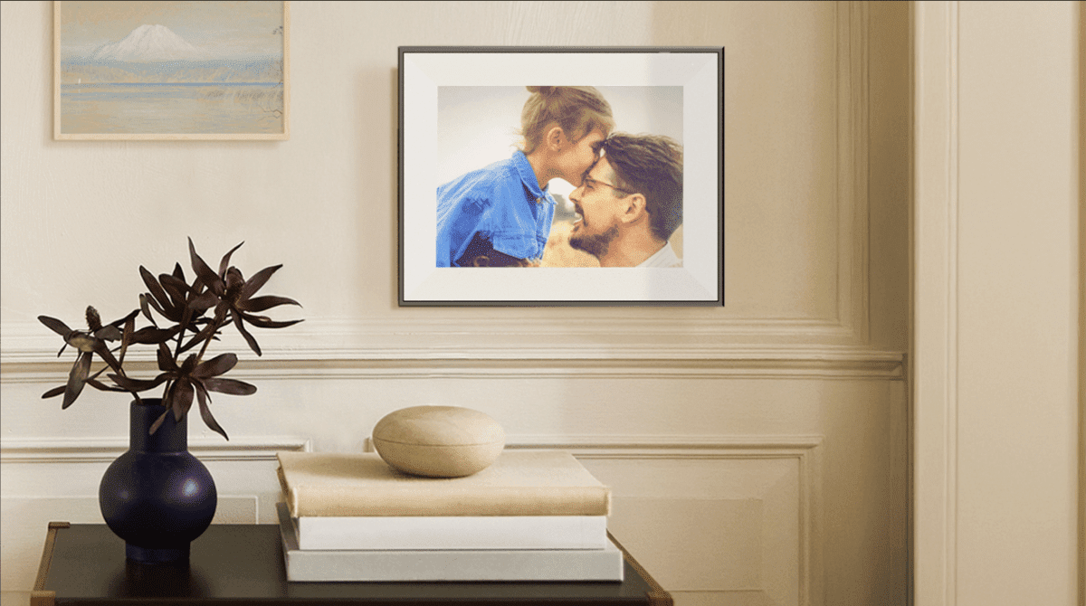 Aura’s impressive e-ink photo frame doesn’t even look digital 3 aura s impressive e-ink photo frame doesn