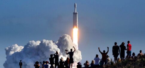 spacex valuation balloons to 2 6t briefly