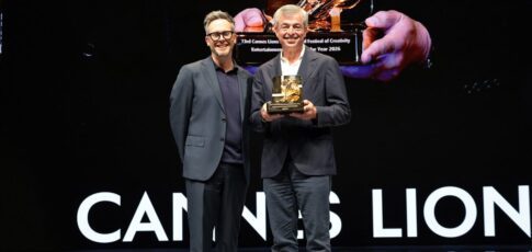 eddy cue accepts entertainment person of the