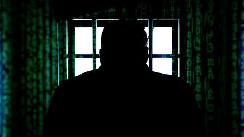 Dev plants kill switch in ex-employer's network that crashed servers and deleted files, gets four years in the slammer — kill switch triggered by dev's removal from Active Directory when fired