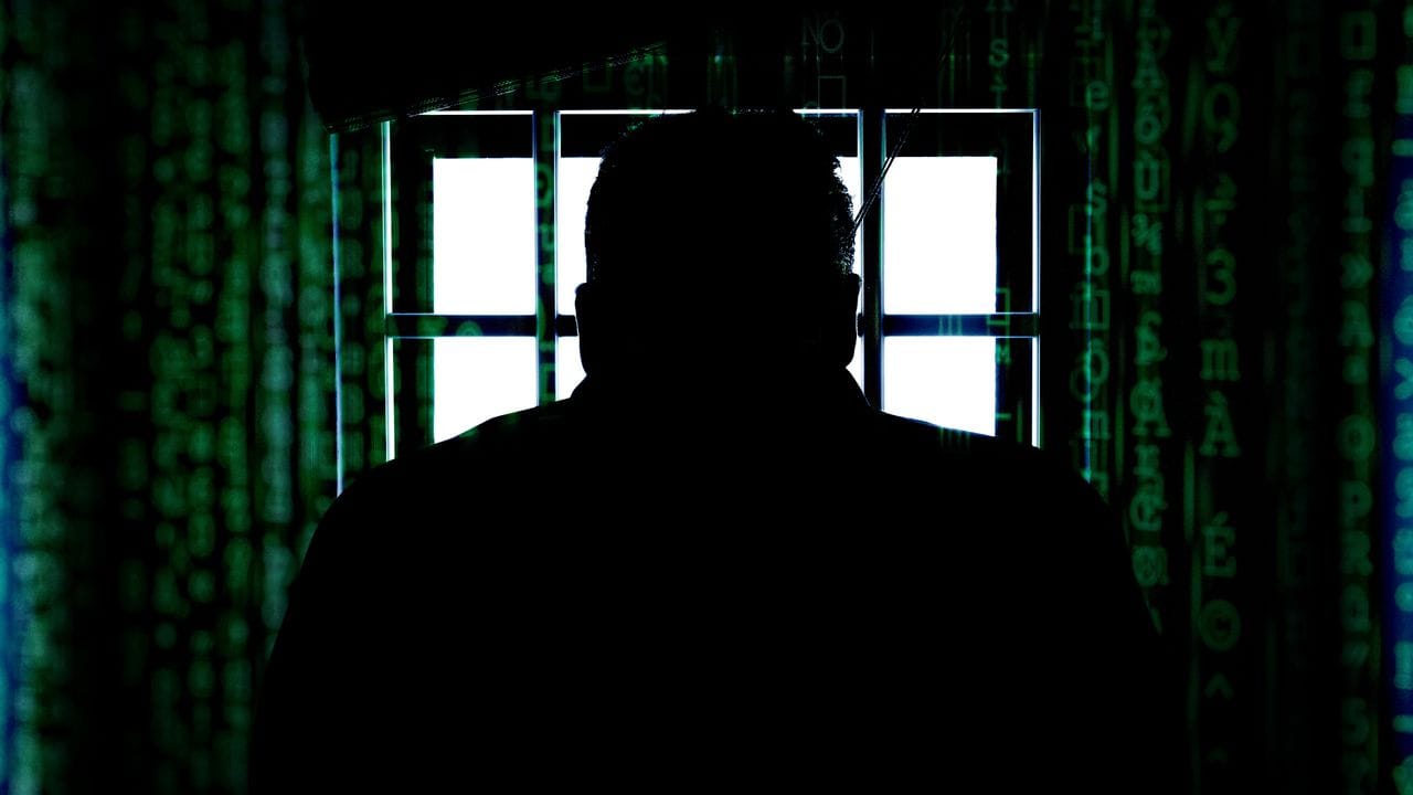 Dev plants kill switch in ex-employer's network that crashed servers and deleted files, gets four years in the slammer — kill switch triggered by dev's removal from Active Directory when fired