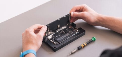 Apple now fully supports DIY device repairs in Canada