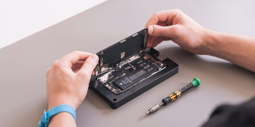 Apple now fully supports DIY device repairs in Canada