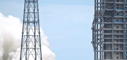 After recent tests, China appears likely to beat the United States back to the Moon