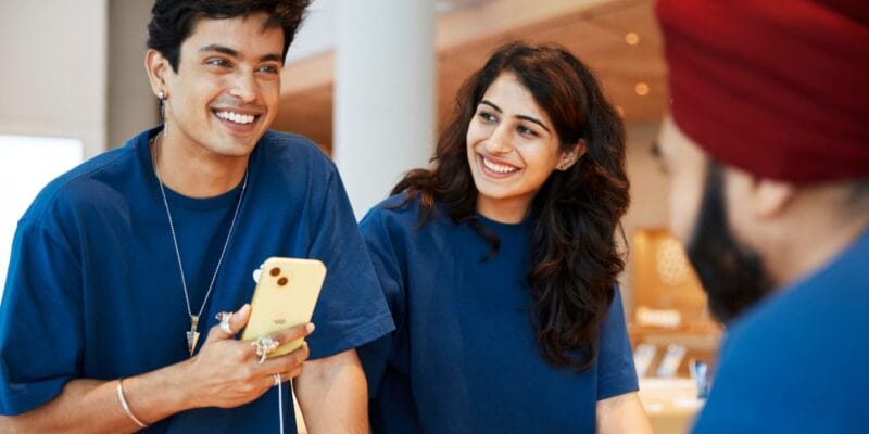 Apple just released a new AI chatbot to help retail employees sell iPhones 17 apple just released a new ai chatbot