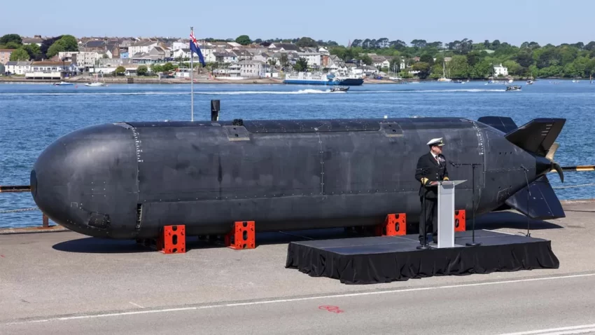 uk s royal navy tests 40-foot submarine