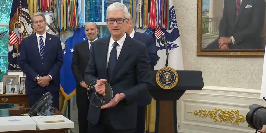 South Park mocks Tim Cook’s golden gift to Donald Trump