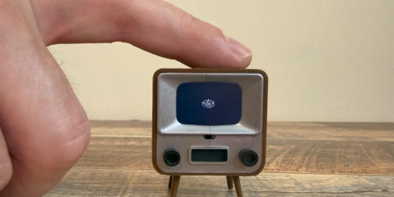 Video player looks like a 1-inch TV from the ’60s and is wondrous, pointless fun 17 video player looks like a 1-inch tv