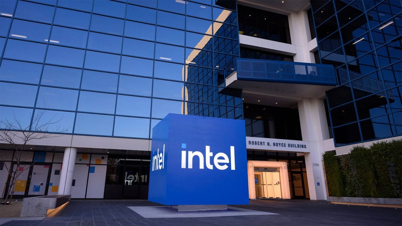 Intel warns shareholders that the US  government's 10% stake could hurt company's international sales