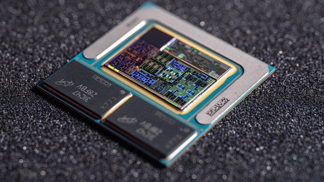 intel s unannounced core ultra 7 254v