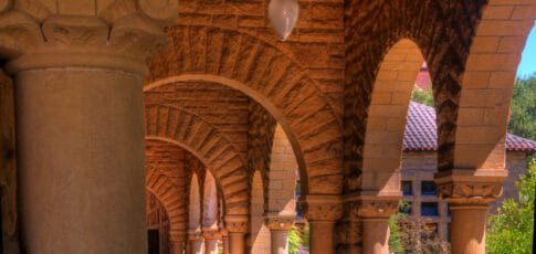 vcs are still hiring mbas but firms