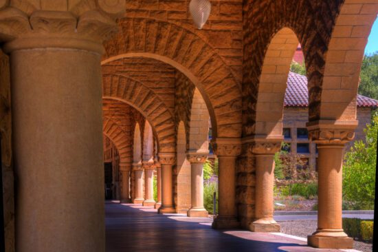 vcs are still hiring mbas but firms