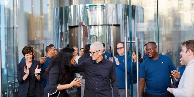 Apple execs celebrate iPhone 17, iPhone Air, and more at Fifth Avenue store 1 apple execs celebrate iphone 17 iphone air