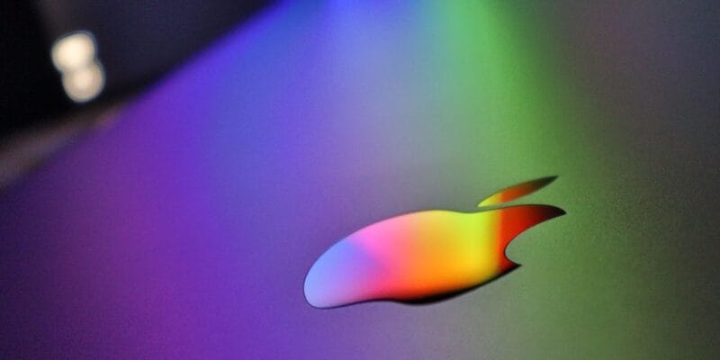 report accuses apple of ignoring labor issues