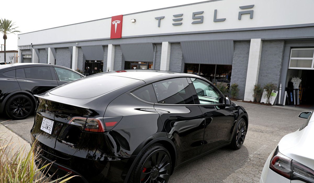 tesla is redesigning its door handles following