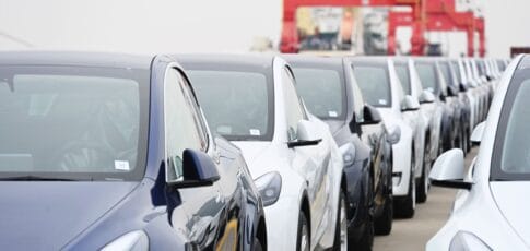 tesla probed for potentially faulty door handles