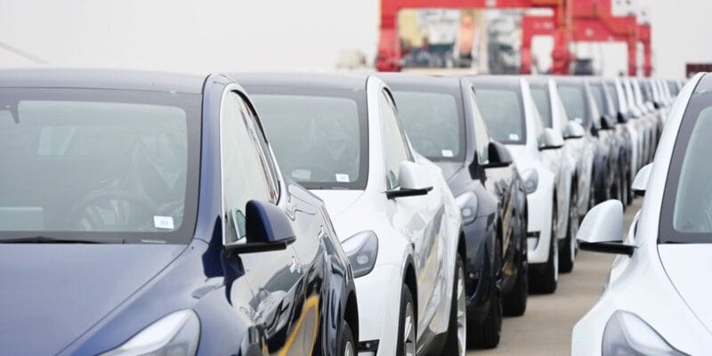 tesla probed for potentially faulty door handles
