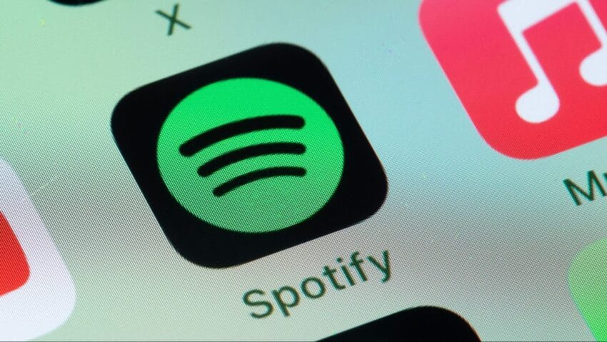 Spotify will now let free users pick and play tracks 1 spotify will now let free users pick