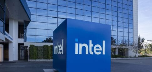 intel s chief executive of products departs