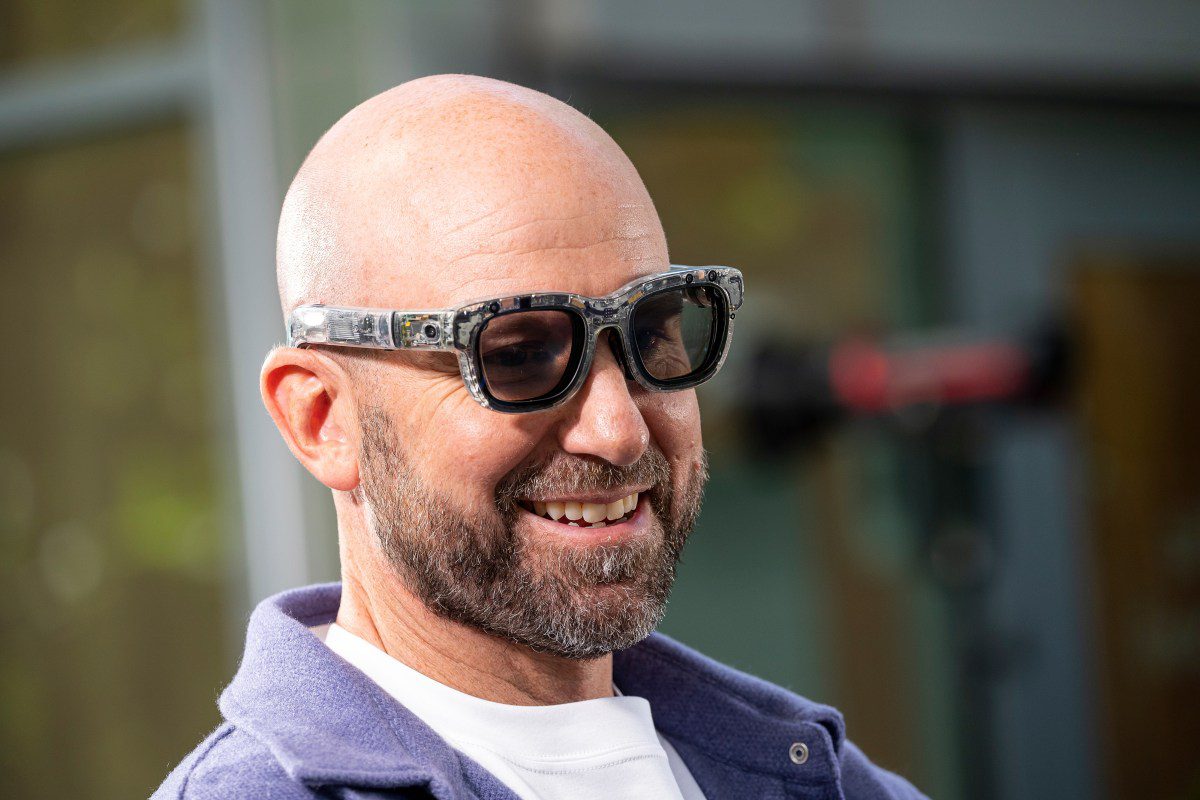 meta cto explains why the smart glasses