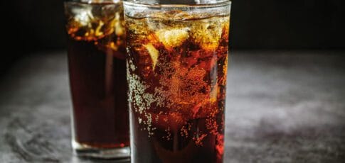 woman hospitalized with pain and vomiting-diet soda