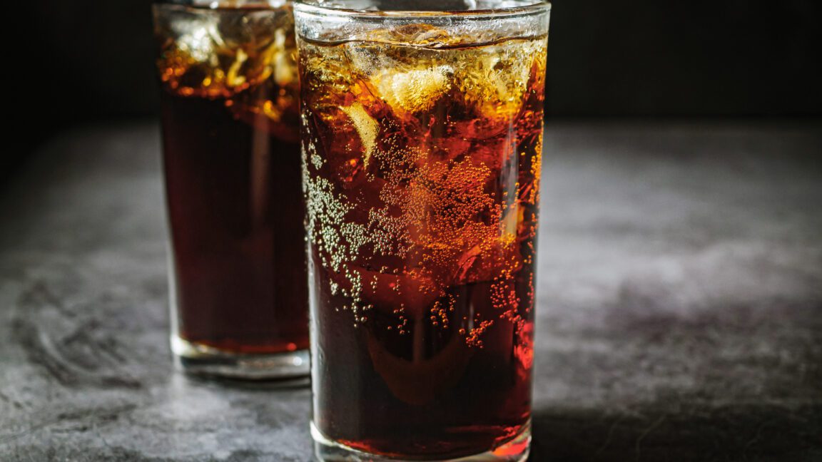 woman hospitalized with pain and vomiting-diet soda