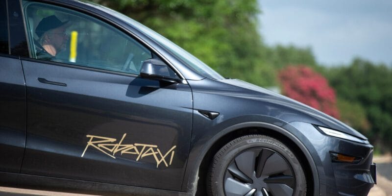 Three crashes in the first day? Tesla’s robotaxi test in Austin. 7 three crashes in the first day tesla