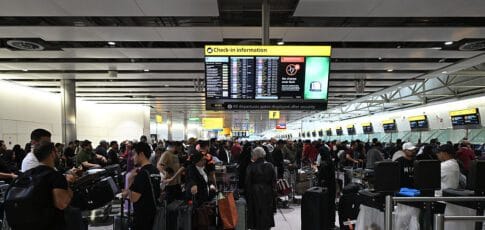 hundreds of flights delayed at heathrow and