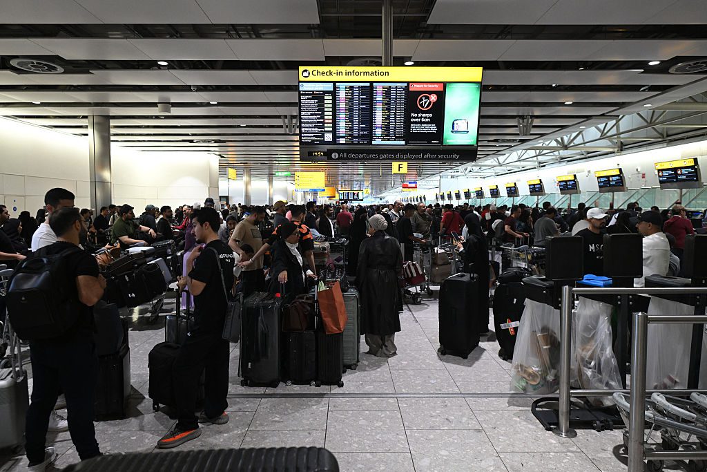 hundreds of flights delayed at heathrow and
