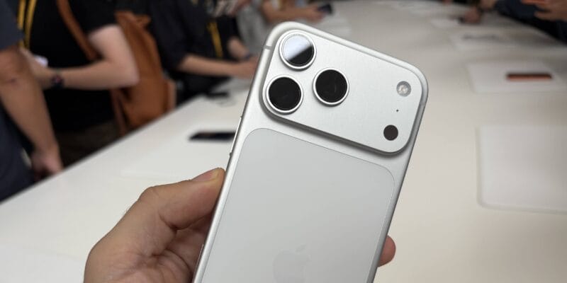 Why does Apple think three lenses are eight lenses? 7 why does apple think three lenses are