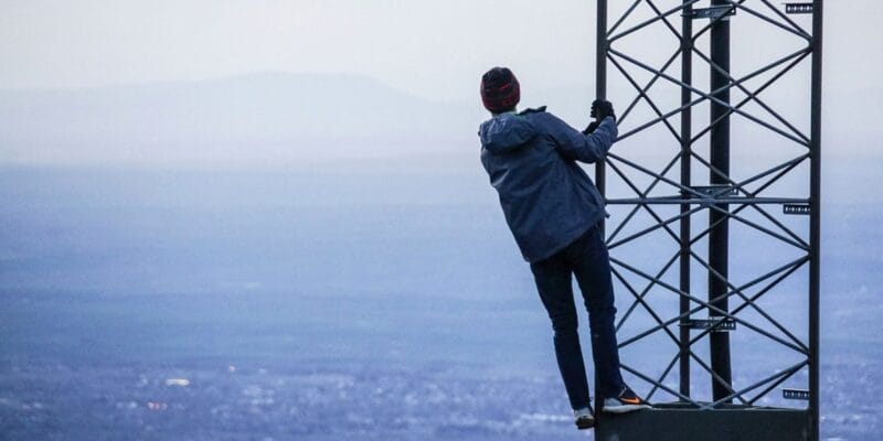 Scammers are faking cell towers now; Americans bad at spotting scams 7 scammers are faking cell towers now americans