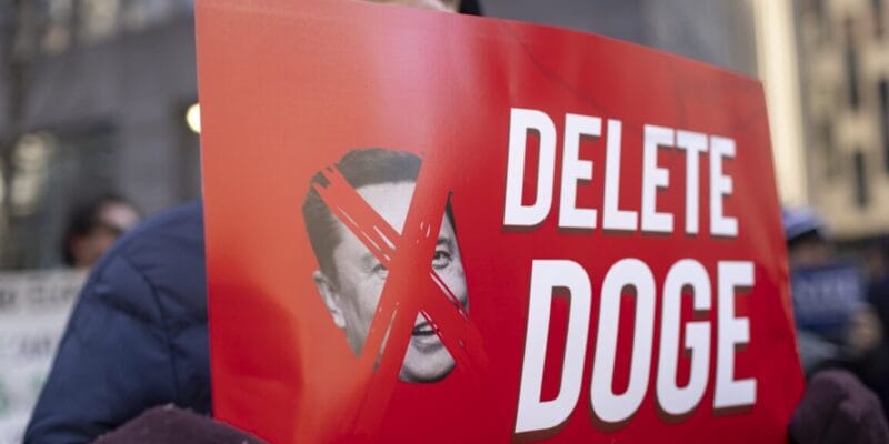 Senate staff probes DOGE, finds locked doors and windows covered with trash bags 12 senate staff probes doge finds locked doors