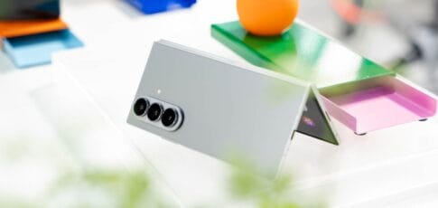 samsung is still considering releasing galaxy trifold