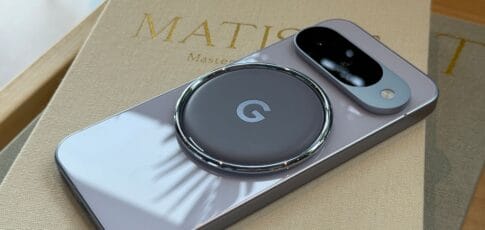 the pixel 10 s pixelsnap ring stand