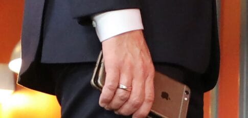 france says apple notified victims of new